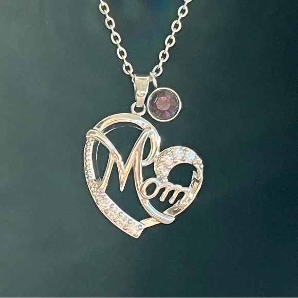 Silver Heart 'Mom' Pendant Necklace - NWOT - Picture 4 of 13